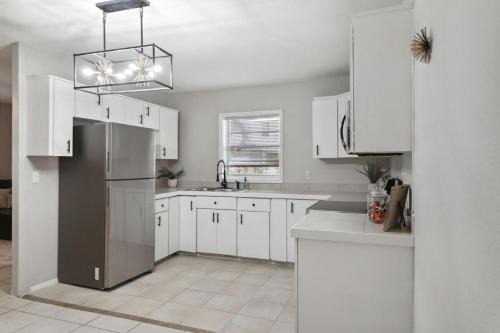 Ballast Point Apartment | Cozy Bayshore - A Home Away From Home!