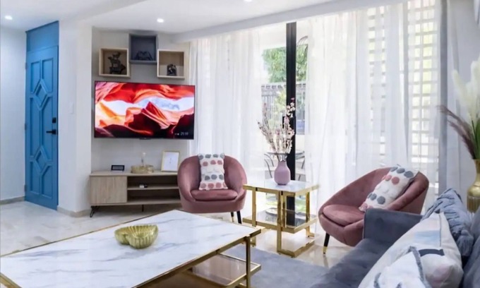 Antillas House | Cozy & Beautiful City Center House with JACUZZI in Santo Domingo