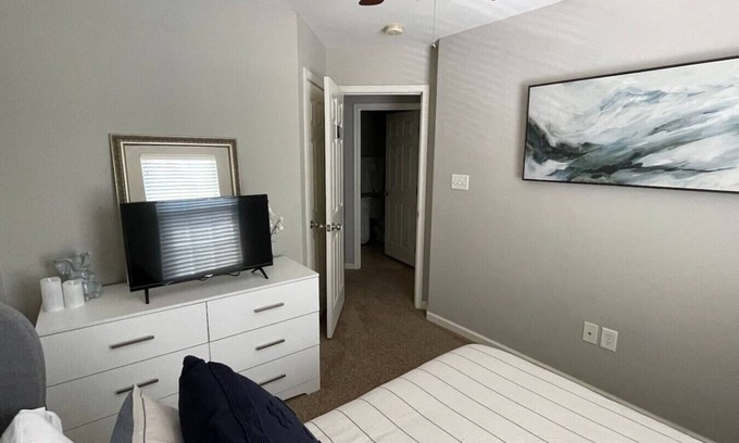 Charlottesville House | Cozy Bedroom in Mountainview Townhouse