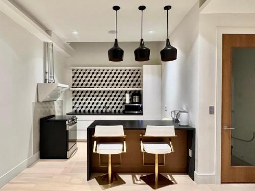 Shaughnessy House | Cozy Bedroom with Private Bathroom in Vancouver West