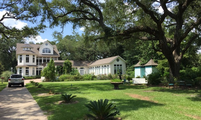 Long Beach House | Cozy bungalow charm!