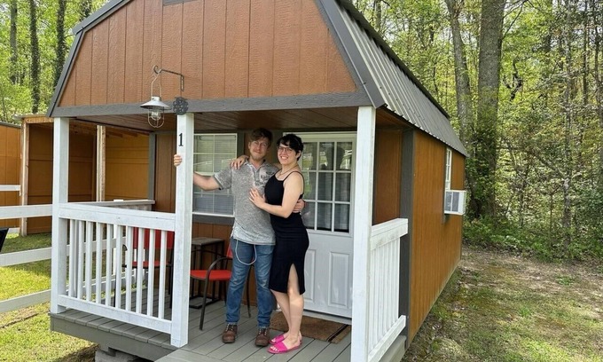 Caroleen Cabin | Cozy Cabin 1 at Bird's Nest Bunkies and Barn in Ellenboro with WiFi, AC, & Heat