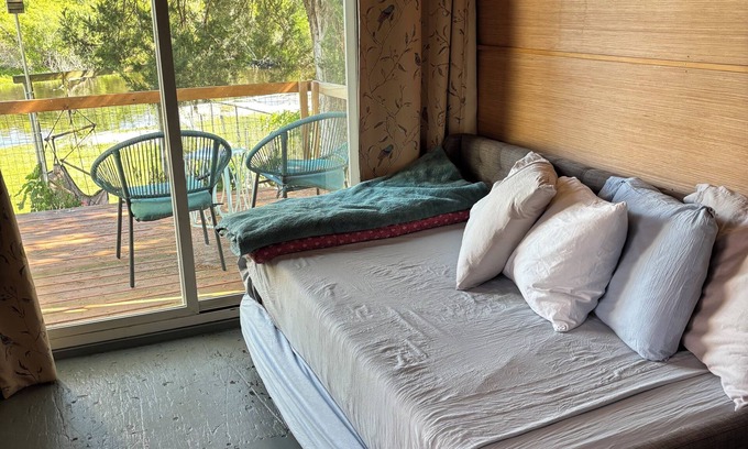 New Bern Cabin | Cozy cabin in charming New Bern with AC, WiFi, salt water pool and River access.