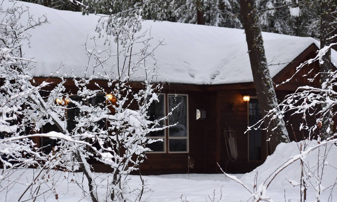 Winthrop House | Cozy cabin in ideal location, perfect for all seasons!