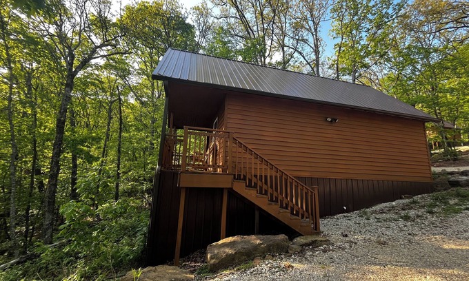 Winslow Cabin | Cozy cabin in our little woodland village - access to pond and meadow