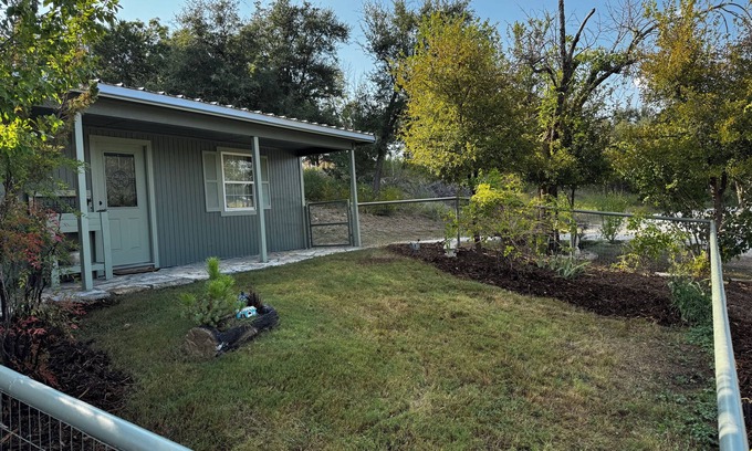 Glen Rose Cabin | Cozy cabin in peaceful Glen Rose with AC fully furnished