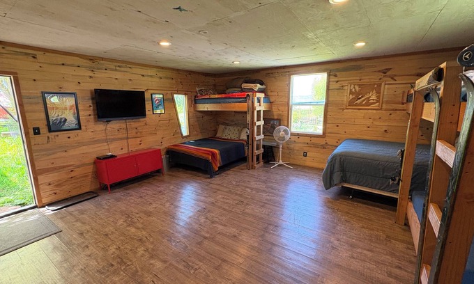 Dingle House | Cozy Cabin In The Country - Dingle, ID