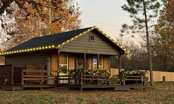 Cleora Cabin | Cozy Cabin in wooded setting WITH HOT TUB