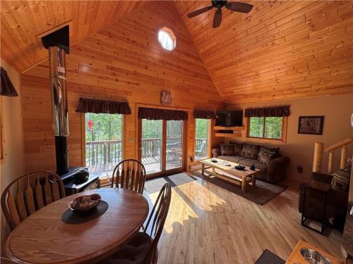 Brill House | Cozy cabin on a lake