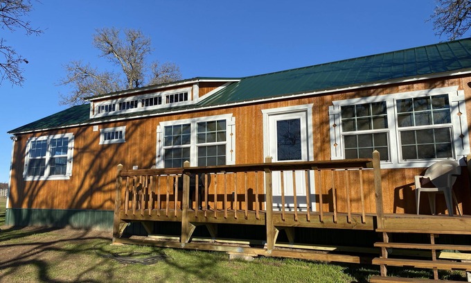 Pilot Point Cabin | Cozy Cabin on Ranch by Lake Ray Roberts!