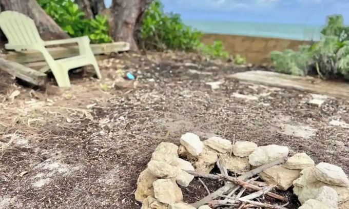 Andros Town House | Cozy Cabin on the Beach