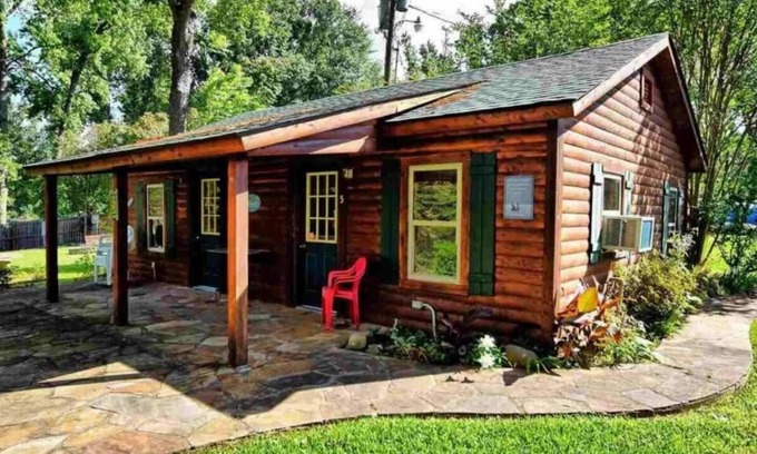 Mountain Pine Cabin | Cozy Cabin on the Water!