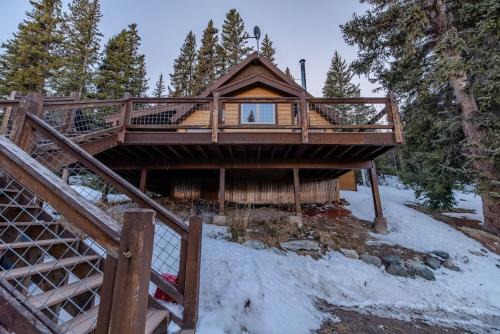 Alma House | Cozy Cabin Perched on the Mountainside - Alpine Haus