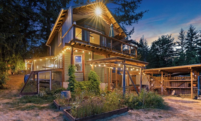 Peaceful Valley Cabin | Cozy Cabin Retreat,Pet-Friendly,Family Getaway, Surrounded by Mountains & Trails