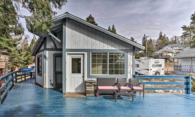 Cedarpines Park Cabin | Cozy Cabin w/ Deck - Near Lake Arrowhead!