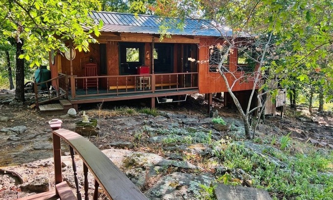 Cookson Cabin | Cozy Cabin With Fire Pit, near Lake Tenkiller!