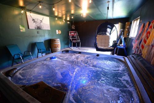 Hinckley House | Cozy Cabin with Hottub at Cloverdale Cabins