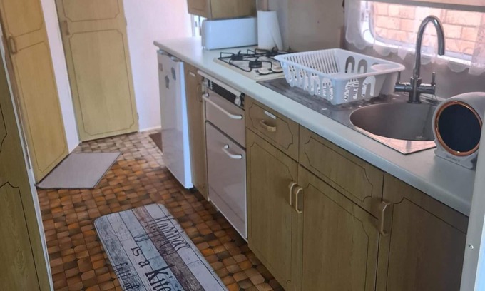 Grangetown Cabin | Cozy Cardiff Cabin Retreat Sleeps 6 by Aimee