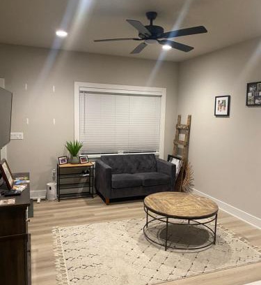 Ankeny House | Cozy & Central