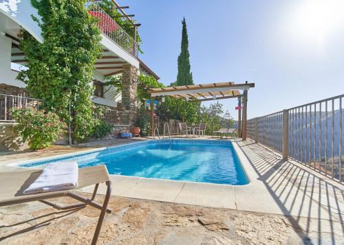 Laroya House | Cozy Chalet in Laroya + Pool