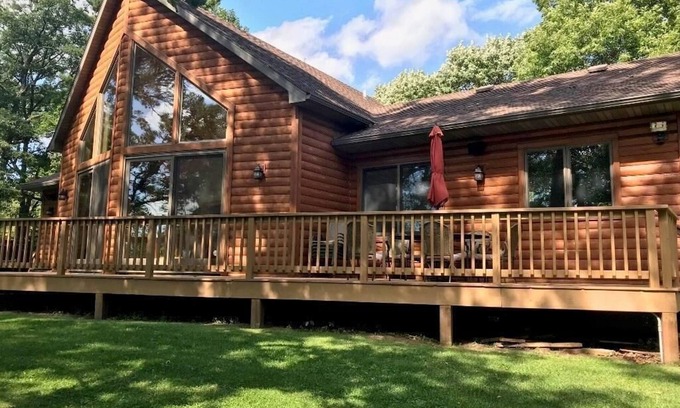 Siren House | Cozy Chalet Overlooking Yellow Lake, 10 Beds and Hot Tub <2 Hrs From The Cities