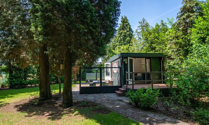 Heeswijk Ski Chalet | Cozy chalet with 1000m2 private garden