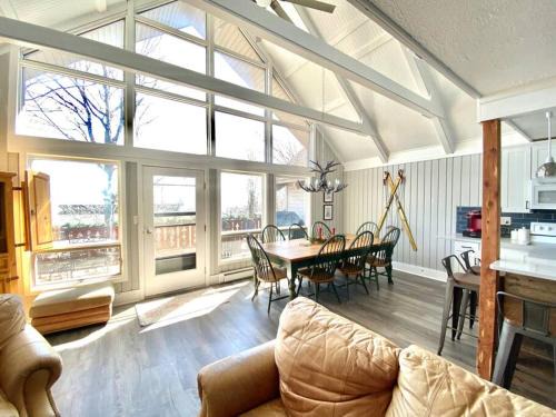 Beech Mountain Ski Chalet | Cozy Charming Ski Chalet Sleeps 11