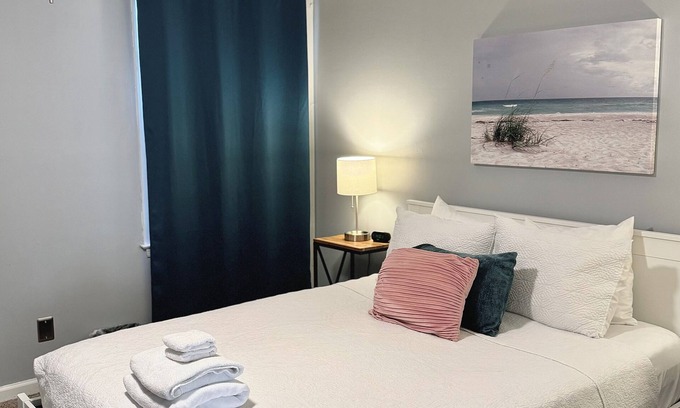 Norfolk - Virginia Beach House | Cozy Coastal VB Townhome 15 mins from Oceanfront with 8-ft Fence and Beach Gear!