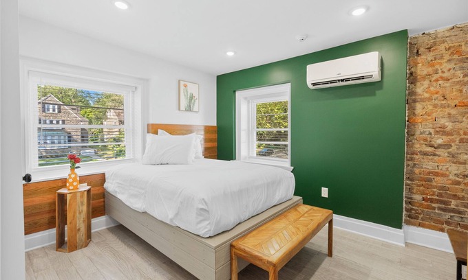 Wynnefield Apartment | Cozy Comfortable and Quiet Double-bed Suite