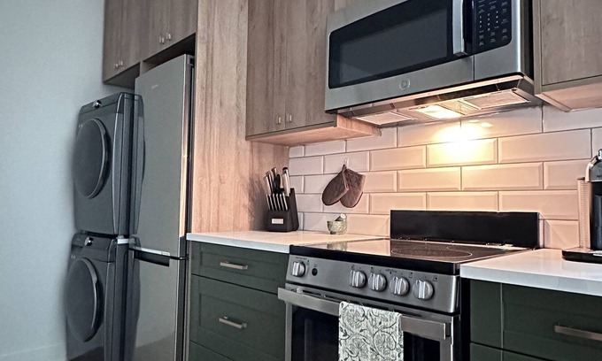 Mission House | Cozy, Comfortable & Classy! Boutique styled place for short term rentals.