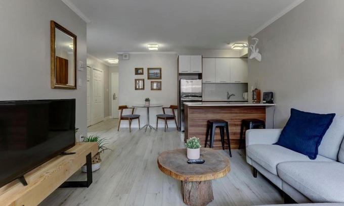 Downtown Montreal Apartment | Cozy condo in heart of downtown Montreal