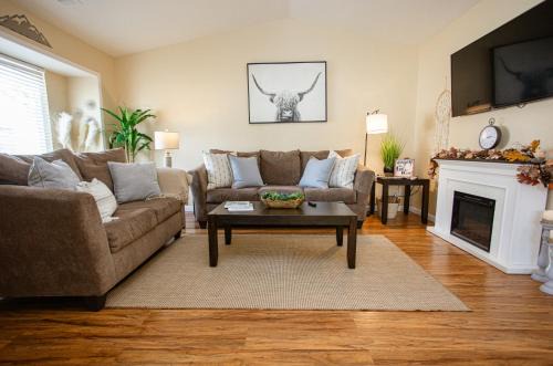 Three Rivers Apartment | Cozy Condo minutes from the Sequoia National Park