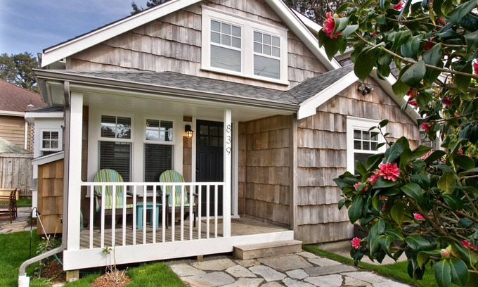 Downtown Cannon Beach Cottage | Cozy Cottage, 1 block from Beach and minutes from Downtown Cannon Beach