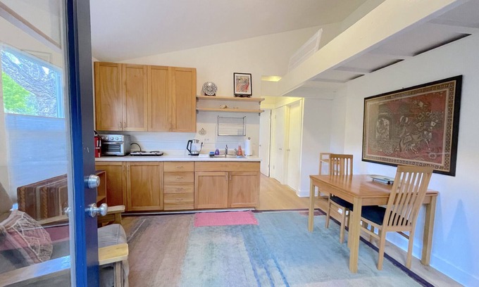 Westside Santa Cruz Cottage | Cozy Cottage located in the Upper Westside of Santa Cruz!