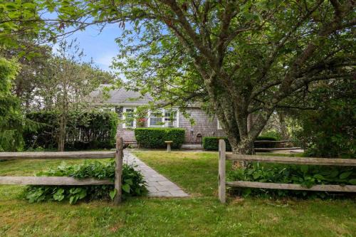 East Orleans House | Cozy Cottage Walk to Nauset Beach