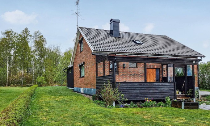 Tanum House | Cozy cottage with large garden and large balconies.
