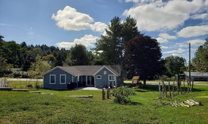 Mongaup Valley Cottage | Cozy Country Cottage close to Bethel Woods (with Home Office and Family Games)