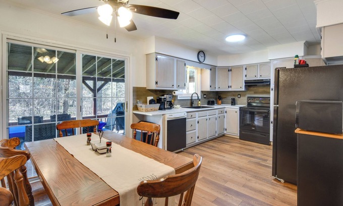 DuBois House | Cozy DuBois Home w/Deck ~ 8 Mi to Treasure Lake!