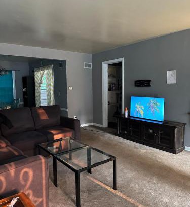 Dundee-Happy Hollow Historic District House | Cozy Dundee Escape