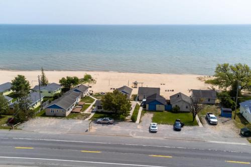 Oscoda House | Cozy & Easy - Steps to the Sand
