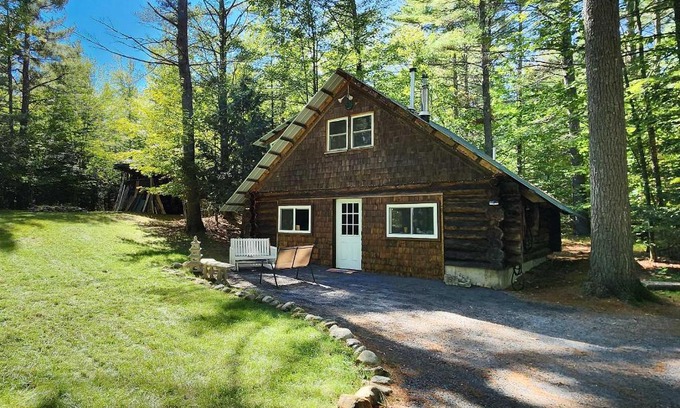 Elizabethtown House | Cozy Elizabethtown Cabin with Fire Pit!