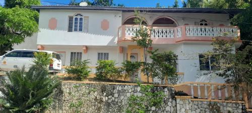 Port Antonio House | Cozy Family Inn