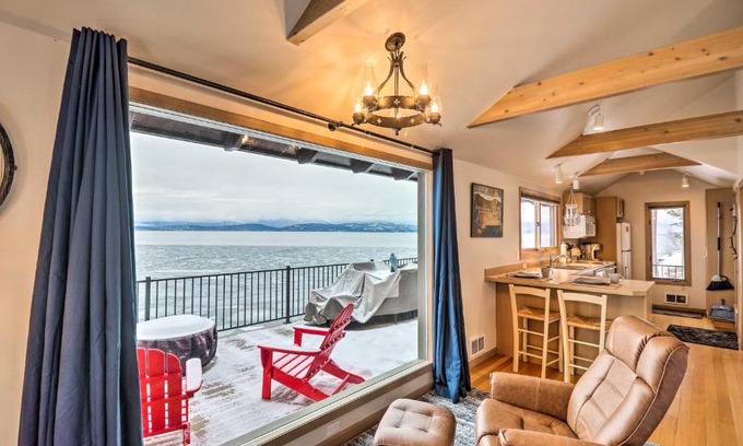 Lakeside Apartment | Cozy Flathead Lake Cabin with Picturesque View