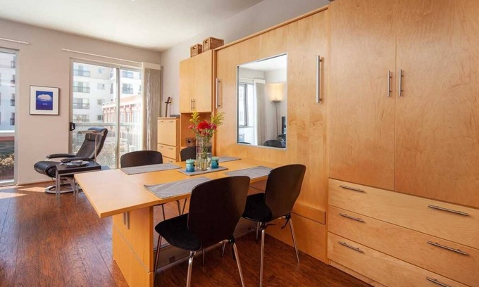 Pacific Terrace Apartment | Cozy Gaslamp Studio with Pool