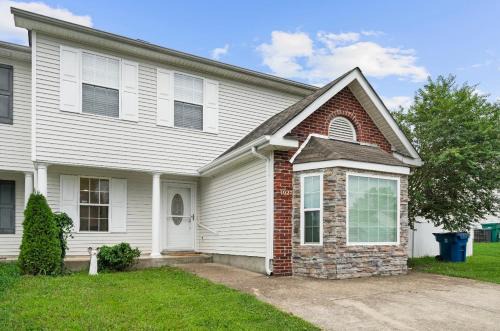 La Vergne House | Cozy Getaway Homes