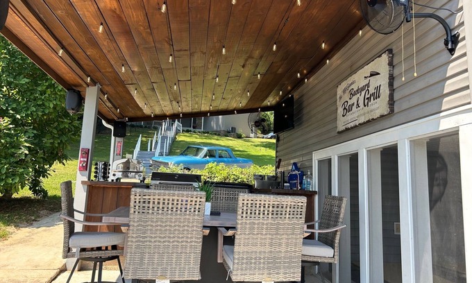 Clanton Apartment | Cozy guesthouse on the lake in charming Clanton with AC and WiFi