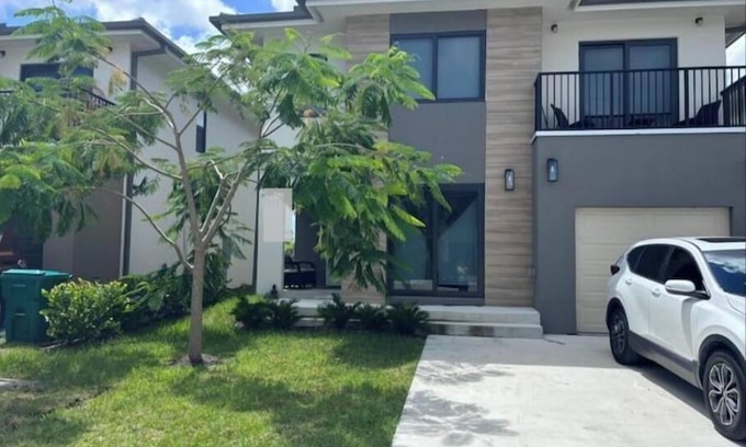 Florida City Apartment | Cozy Happy Room in Florida City