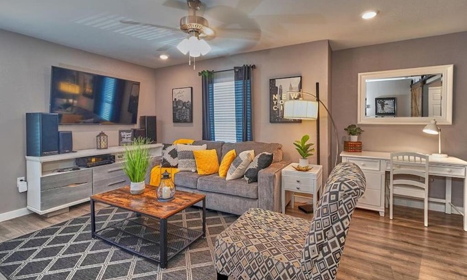 Tampa House | Cozy Haven Attached to Million Home - South Tampa