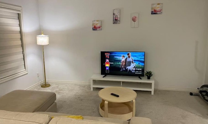 Thorold House | Cozy home close to Niagara Falls