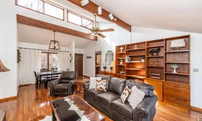 Knoxville House | Cozy Home: Close to UT, Smoky Mountains and outdoor fun